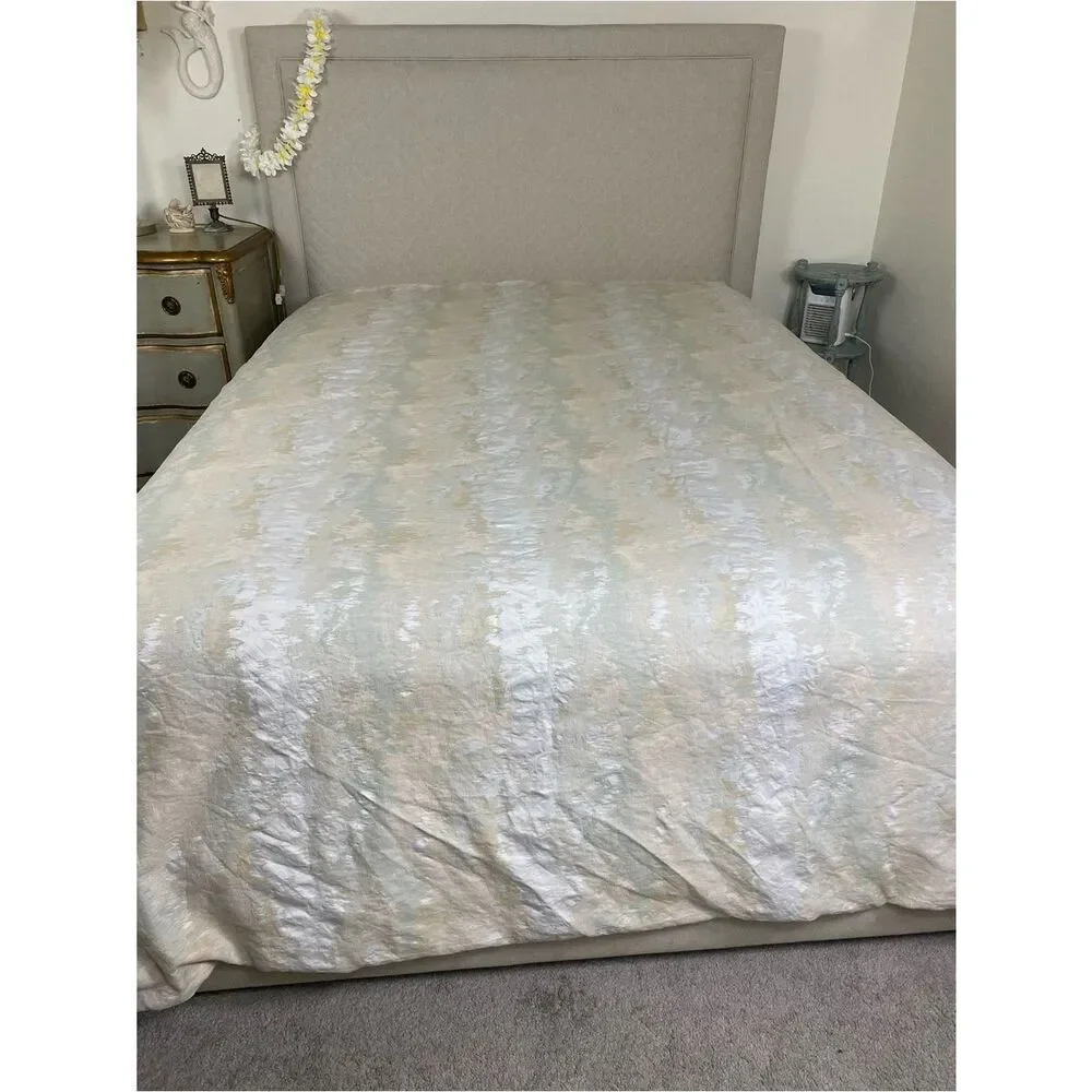 Frontgate King Duvet Jaquard in a silvery white , light peach , pale green